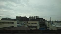 ちなみに新幹線から見た大阪経済大学はこんな感じです！